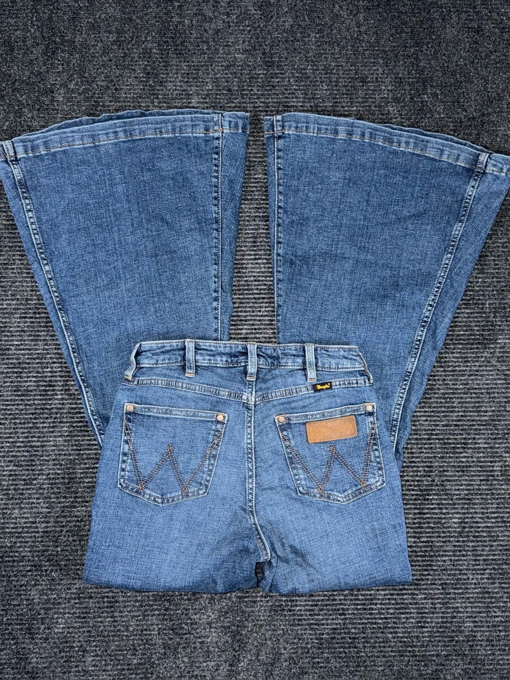 Wrangler Retro High Rise Trumpet Super Flare Bell Bottom Jeans 27x34 Western